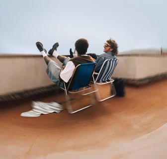 Persona con un mapa en la mano